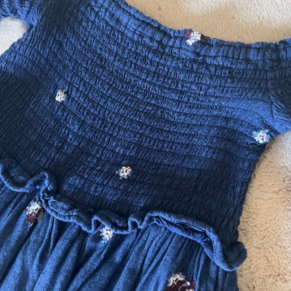 New never worn, no tags Freepeople off the blue shoulder dress with pockets